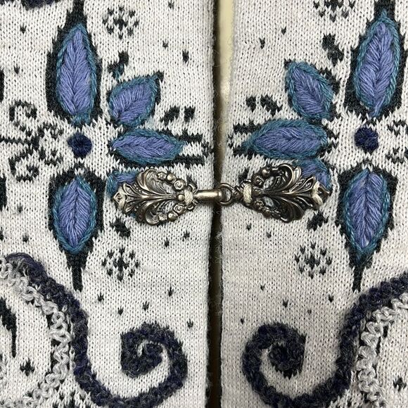 Peruvian Link Embroidered sweater cardigan - Picture 3 of 10